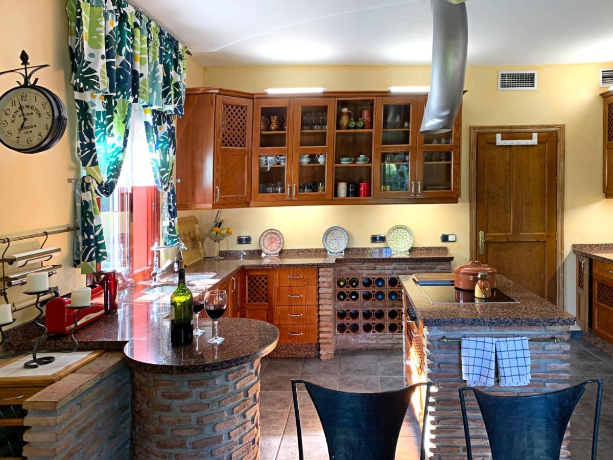 Villa Nabrisa Marbella, 5 Bedroom, Private Pool, Garden, Bbq Marbella