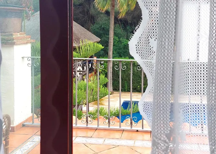 Villa Nabrisa Marbella, 5 Bedroom, Private Pool, Garden, Bbq