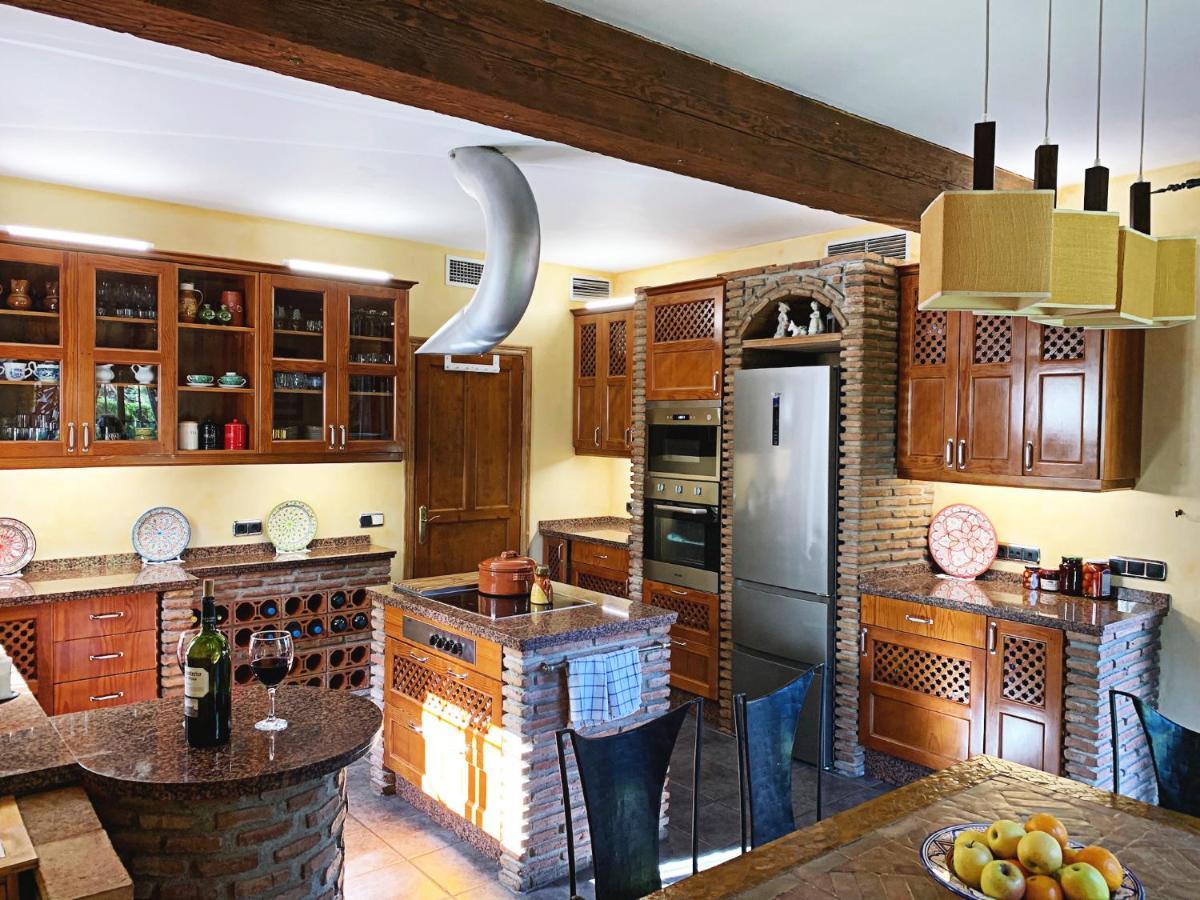 Nabrisa Marbella, 5 Bedroom, Private Pool, Garden, Bbq Villa
